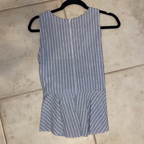Striped tie sleeveless top - Picture 2 of 3